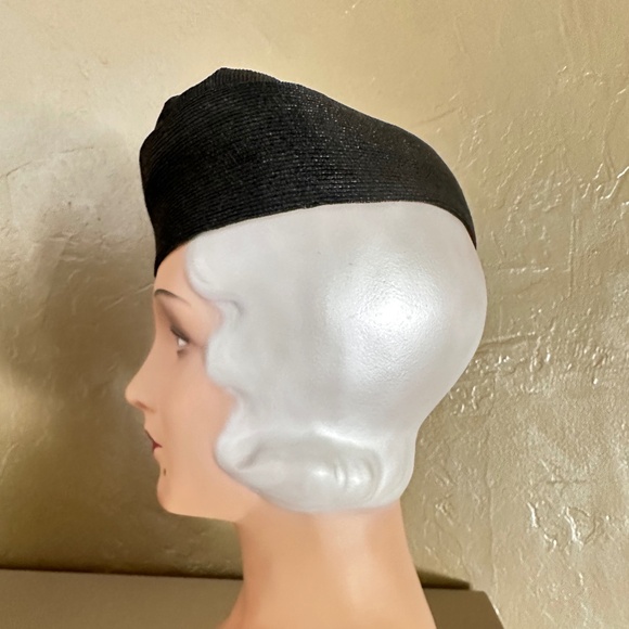 PRECIOUS FRENCH 1930s BLACK STRAW MILITARY STYLE CAP + STUNNING BAKELITE BROOCH main image 5